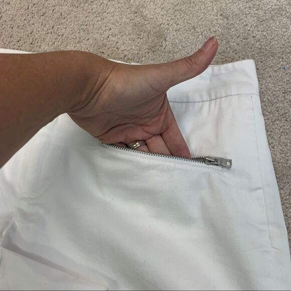 𝅺CLUB Monaco white Morgan cargo shorts Sz 10 NWT belt loops zippered pockets - Picture 3 of 10